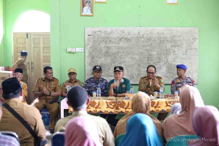Pemkab Meranti Bersama RAPP Bagikan Sembako Kepada Warga Terdampak Banjir