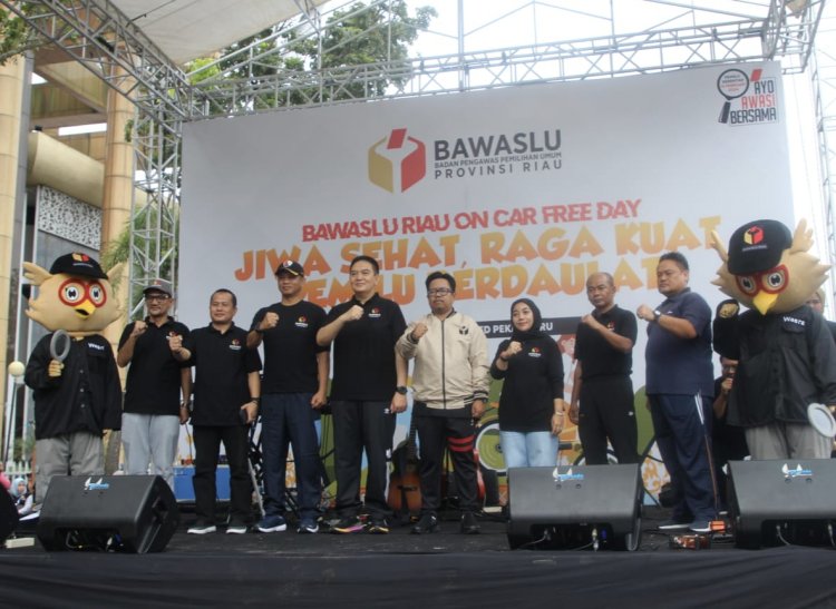 Bawaslu Berikan Penghargaan Kepada Kapolda Riau Atas Dedikasi Pelaksanaan Pemilu 2024